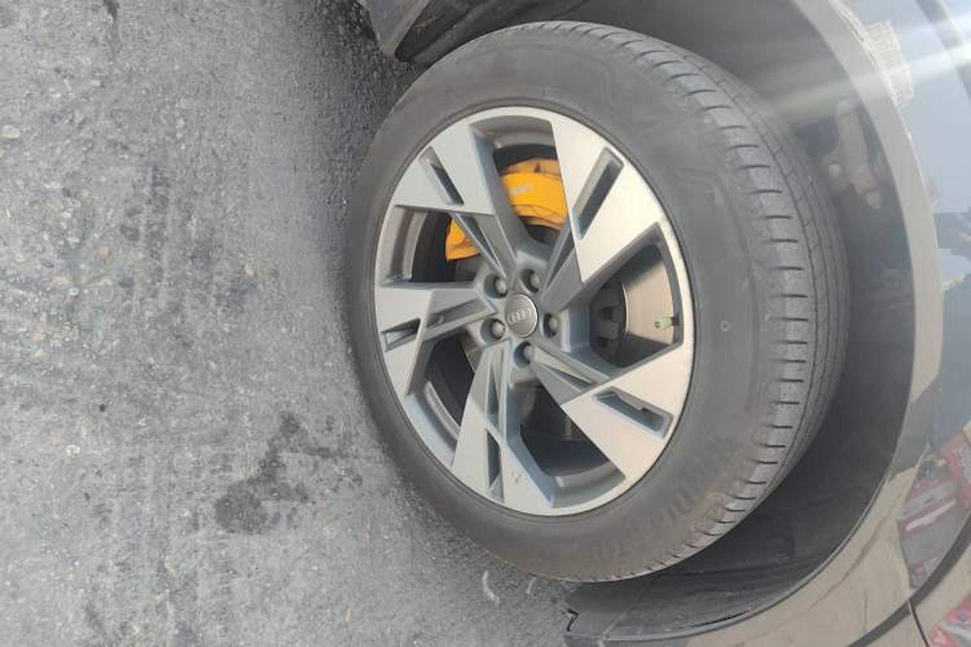 Used Audi e-tron 2019 55 quattro Fashion Edition Right Front Wheel Hub