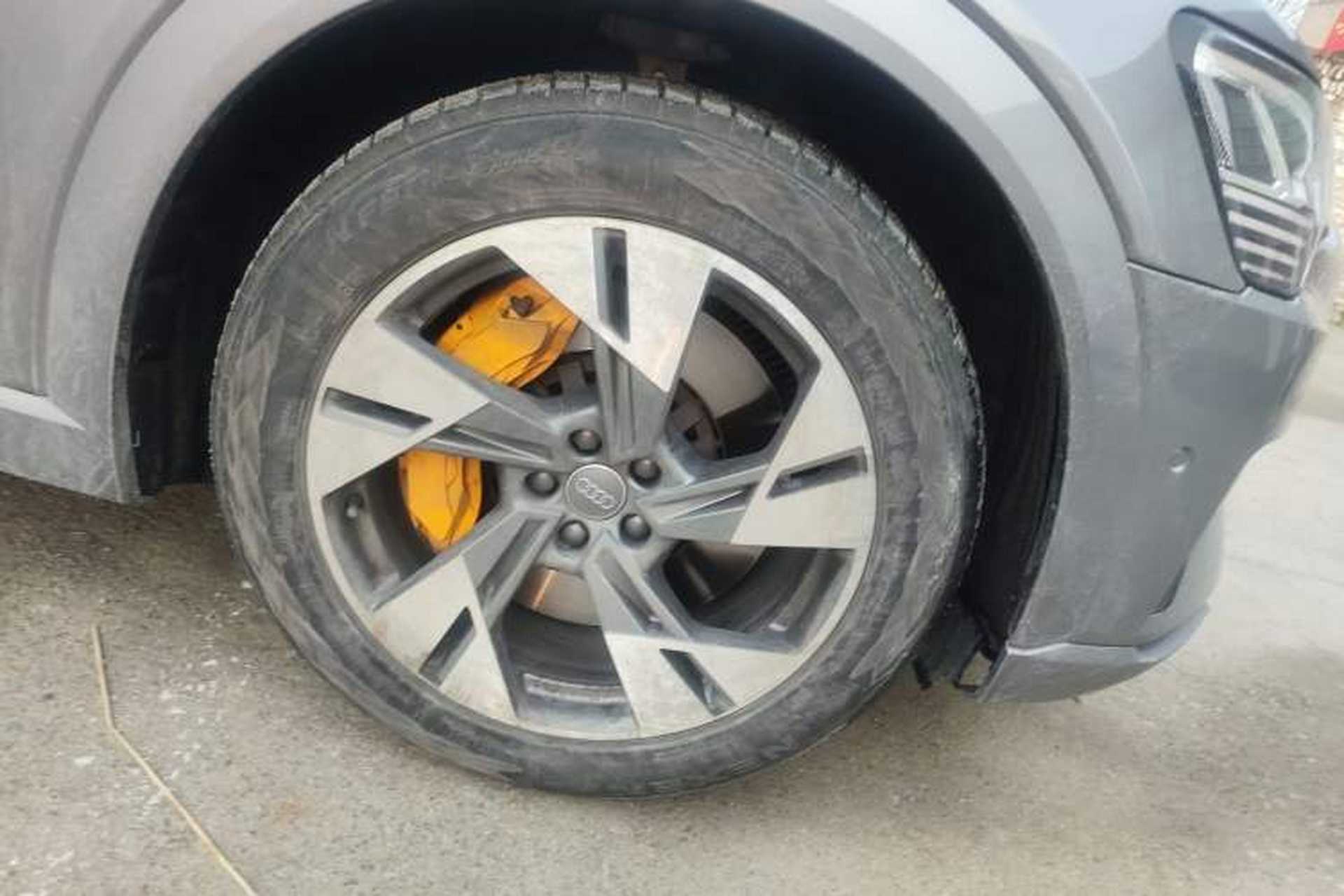 Used Audi e-tron 2019 55 quattro Technology Edition Right Front Wheel Hub