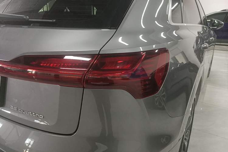 Used Audi e-tron 2019 55 quattro Technology Edition Right Rear Taillight