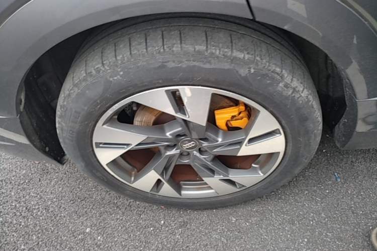 Used Audi e-tron 2019 55 quattro Technology Edition Right Rear Wheel Hub