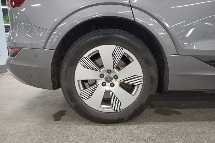 Used Audi e-tron 2019 55 quattro Fashion Edition Right Rear Wheel Hub