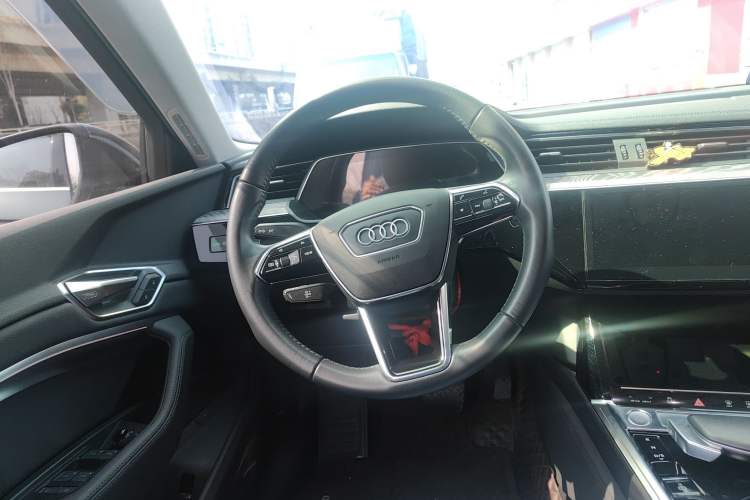 Used Audi e-tron 2019 55 quattro Fashion Edition Steering Wheel