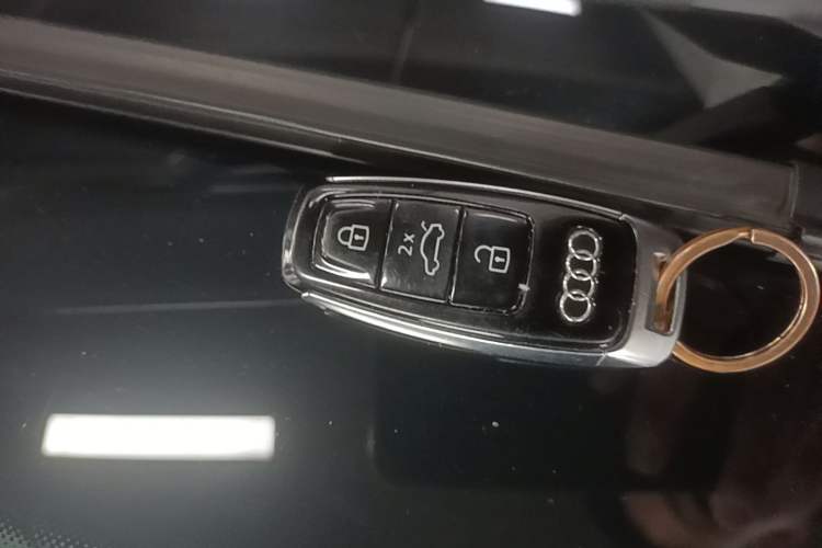 Used Audi e-tron 2019 55 quattro Technology Edition Vehicle Key