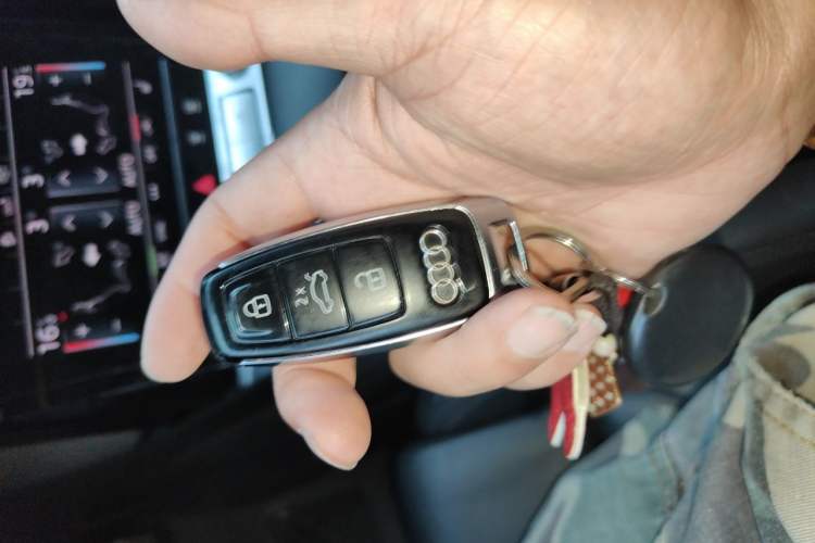 Used Audi e-tron 2019 55 quattro Technology Edition Vehicle Key