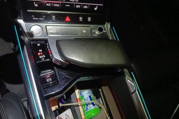 Used Audi e-tron 2019 55 quattro Exclusive Edition Gear Lever
