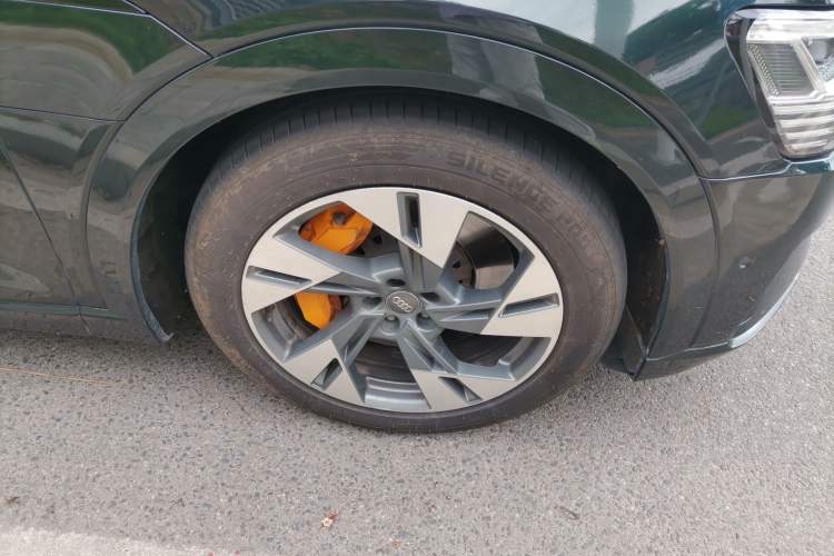 Used Audi e-tron 2019 55 quattro Technology Edition Right Front Wheel Hub