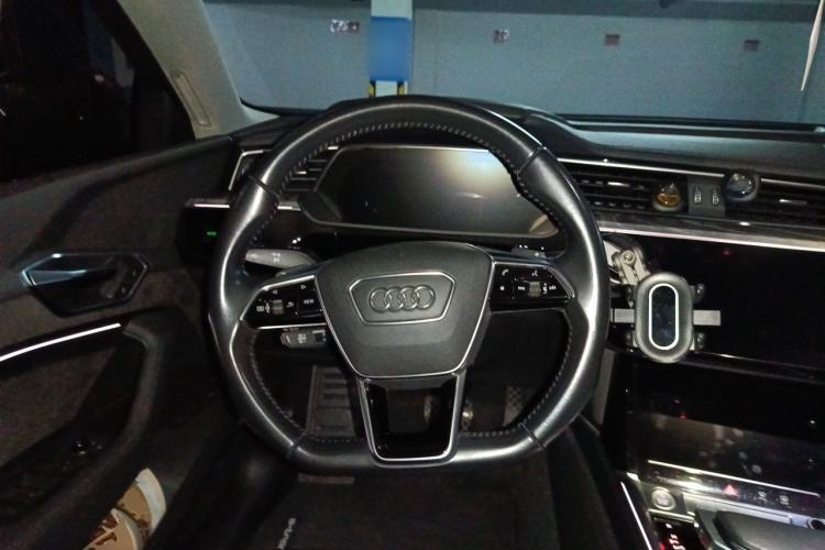Used Audi e-tron 2019 55 quattro Exclusive Edition Steering Wheel