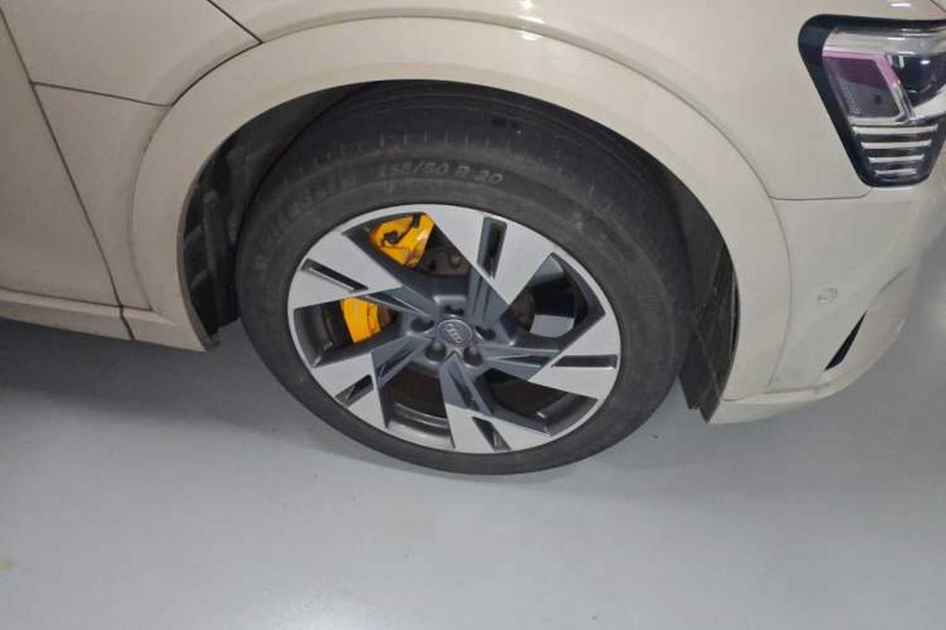 Used Audi e-tron 2019 55 quattro Technology Edition Right Front Wheel Hub