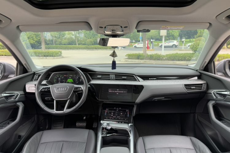 Used Audi e-tron 2019 55 quattro Fashion Edition Interior 1