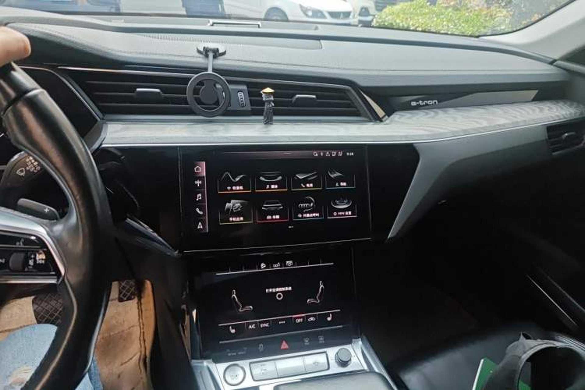 Used Audi e-tron 2019 55 quattro Technology Edition Audio And AC Panel