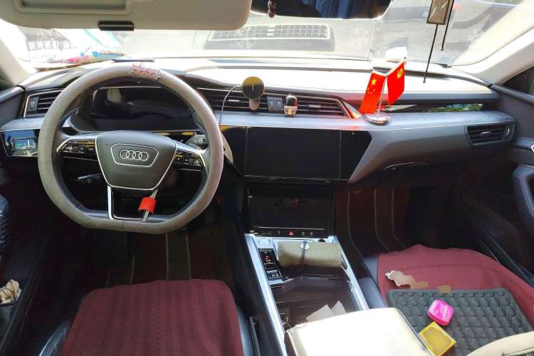 Used Audi e-tron 2019 55 quattro Technology Edition Center Console
