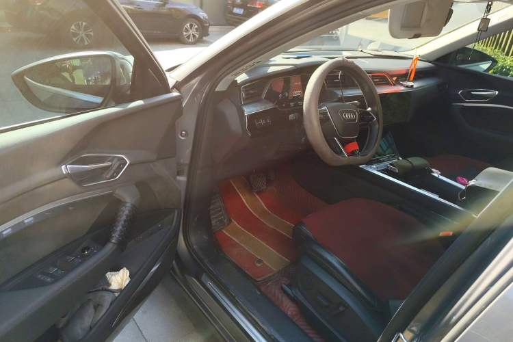 Used Audi e-tron 2019 55 quattro Technology Edition Driver Seat