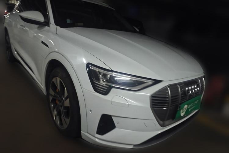 Used Audi e-tron 2019 55 quattro Fashion Edition Front Right 45 Deg