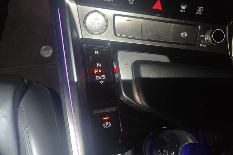 Used Audi e-tron 2019 55 quattro Technology Edition Gear Lever