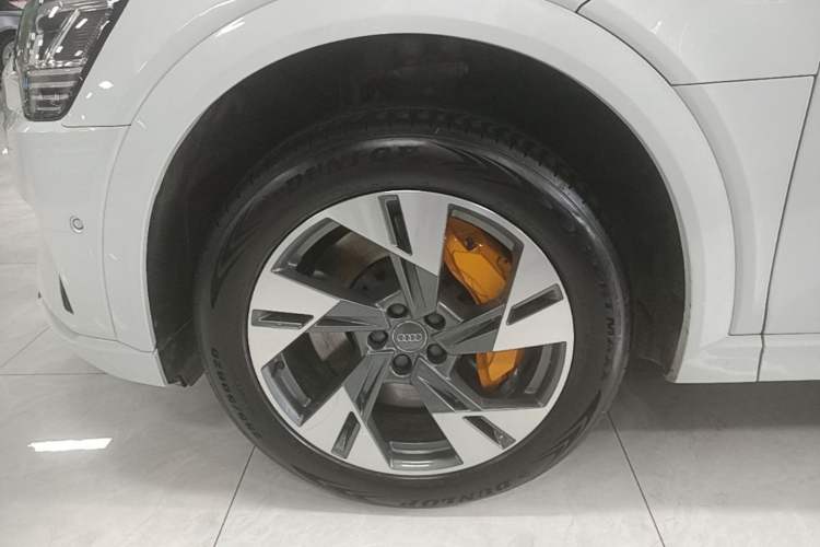 Used Audi e-tron 2019 55 quattro Technology Edition Left Front Wheel Hub