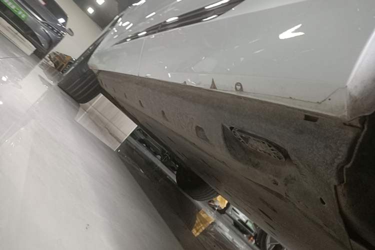 Used Audi e-tron 2019 55 quattro Technology Edition Left Side Sill