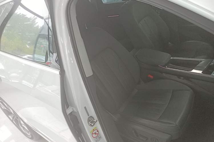 Used Audi e-tron 2019 55 quattro Technology Edition Right Front Seat