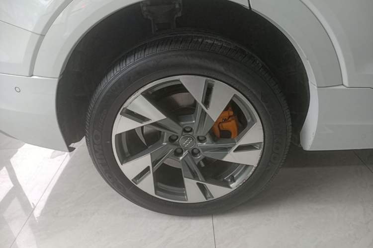Used Audi e-tron 2019 55 quattro Technology Edition Right Rear Wheel Hub