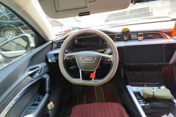 Used Audi e-tron 2019 55 quattro Technology Edition Steering Wheel