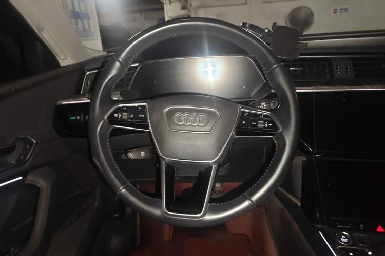 Used Audi e-tron 2019 55 quattro Fashion Edition Steering Wheel