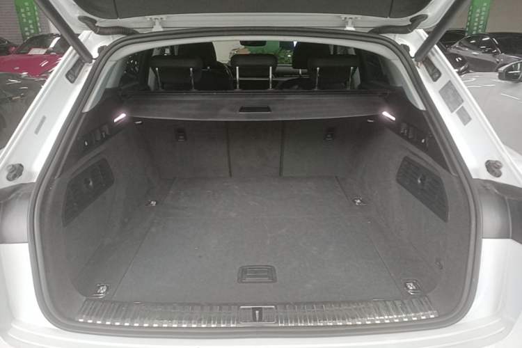 Used Audi e-tron 2019 55 quattro Technology Edition Trunk