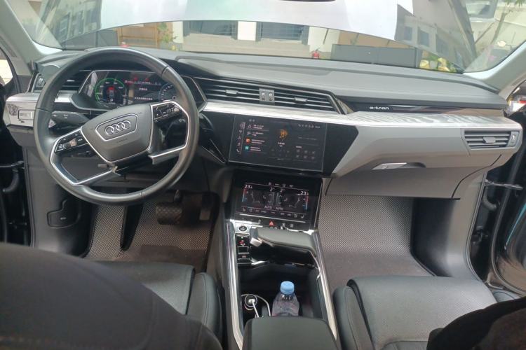Used Audi e-tron  Center Console