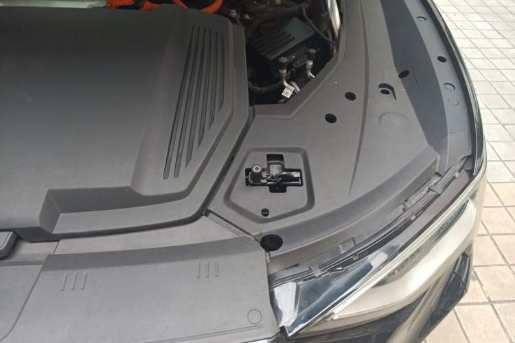 Used Audi e-tron  Engine Bay Left