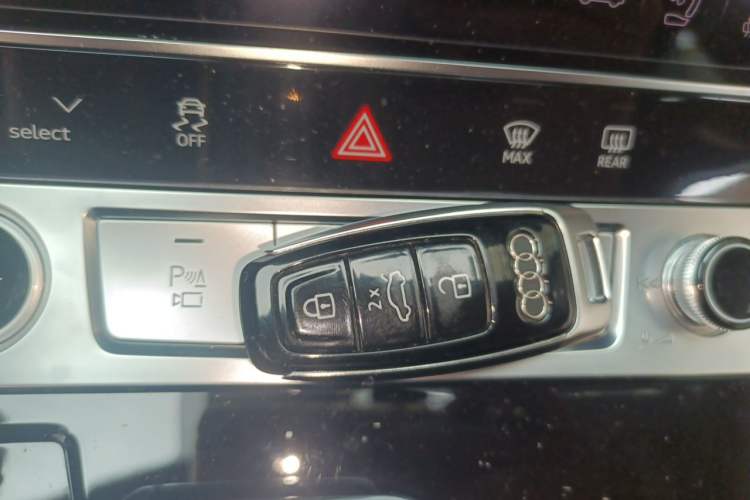 Used Audi e-tron  Vehicle Key