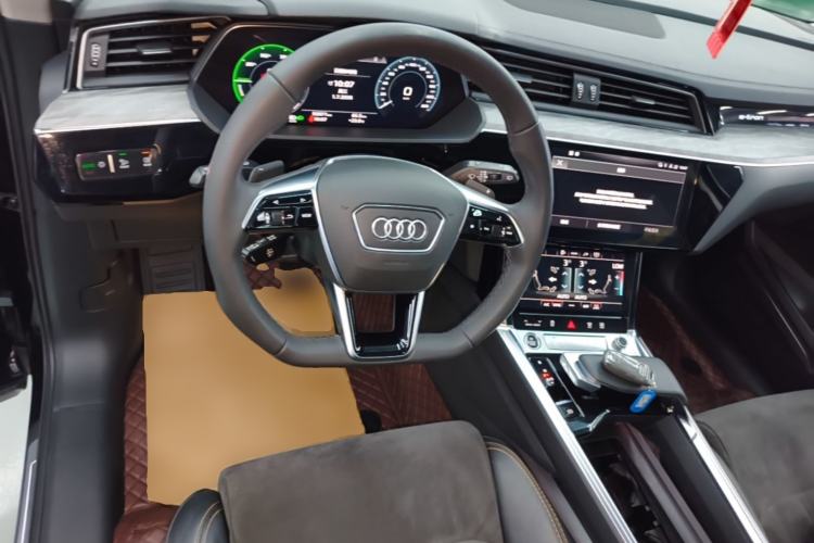 Used Audi e-tron 2021 50 quattro Prestige Edition Center Console