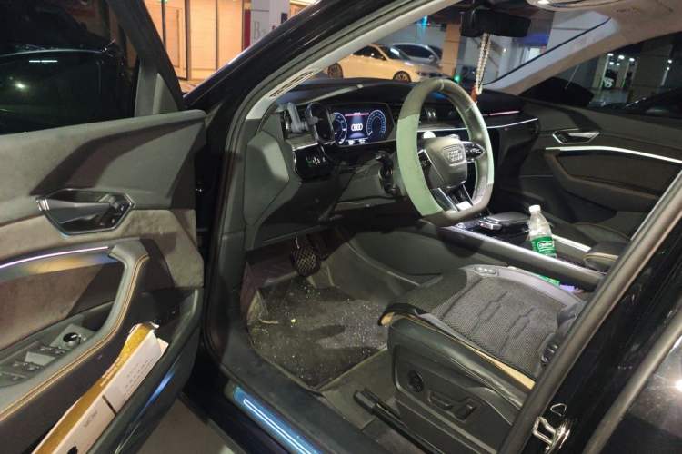 Used Audi e-tron 2021 50 quattro Luxury Edition Driver Seat