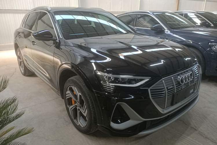 Used Audi e-tron 2021 50 quattro Prestige Edition Front Right 45 Deg