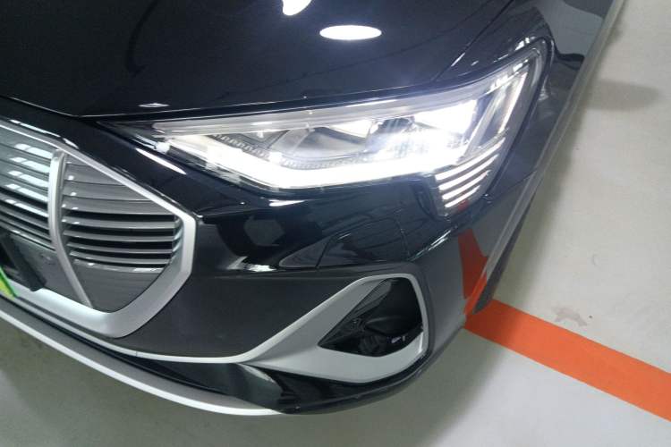 Used Audi e-tron 2021 50 quattro Luxury Edition Left Front Headlight