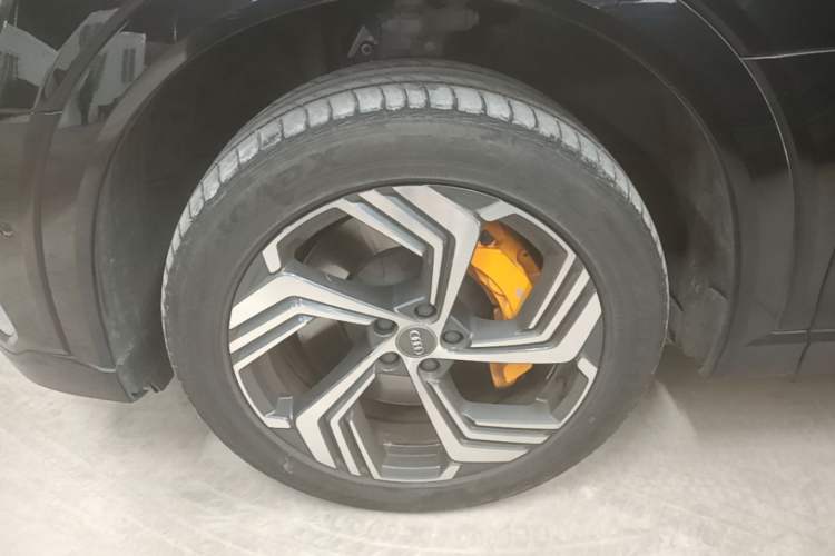 Used Audi e-tron 2021 50 quattro Prestige Edition Left Front Wheel Hub