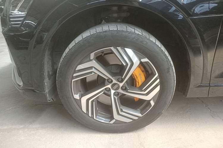 Used Audi e-tron 2021 50 quattro Prestige Edition Left Front Wheel Hub
