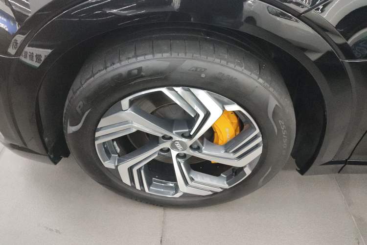 Used Audi e-tron 2021 50 quattro Prestige Edition Left Front Wheel Hub