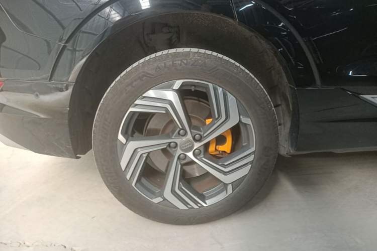 Used Audi e-tron 2021 50 quattro Prestige Edition Right Rear Wheel Hub