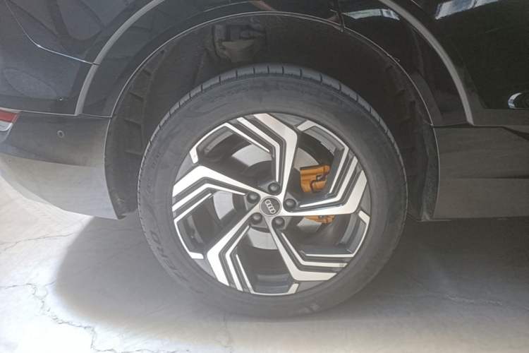 Used Audi e-tron 2021 50 quattro Prestige Edition Right Rear Wheel Hub