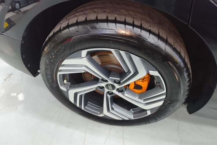 Used Audi e-tron 2021 50 quattro Prestige Edition Right Rear Wheel Hub