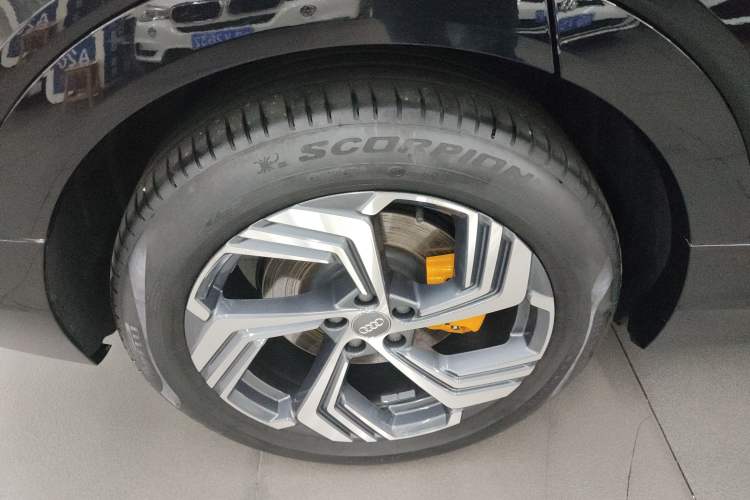 Used Audi e-tron 2021 50 quattro Prestige Edition Right Rear Wheel Hub