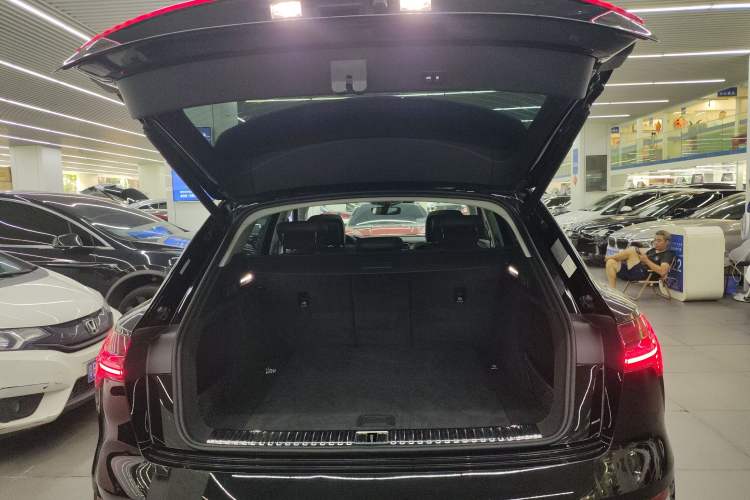 Used Audi e-tron 2021 50 quattro Prestige Edition Trunk