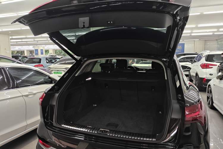 Used Audi e-tron 2021 50 quattro Prestige Edition Trunk