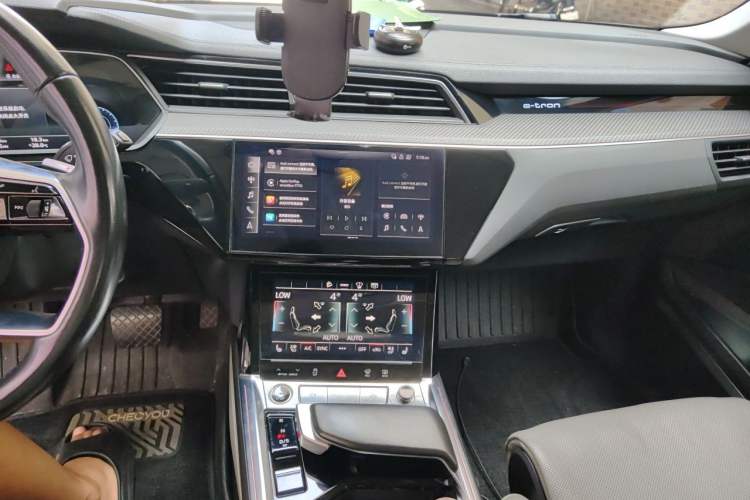 Used Audi e-tron 2021 50 quattro Prestige Edition Audio And AC Panel