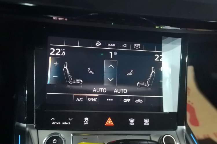 Used Audi e-tron 2021 50 quattro Luxury Edition Audio And AC Panel