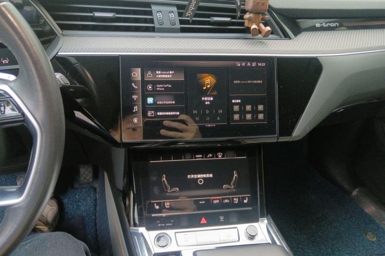 Used Audi e-tron 2021 50 quattro Prestige Edition Audio And AC Panel