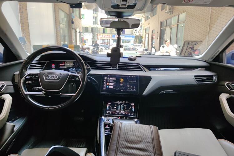 Used Audi e-tron 2021 50 quattro Prestige Edition Center Console