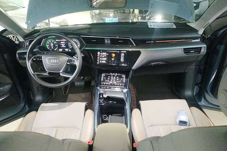 Used Audi e-tron 2021 50 quattro Prestige Edition Center Console