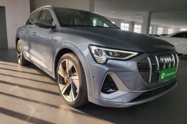 Used Audi e-tron 2021 50 quattro Prestige Edition Front Right 45 Deg