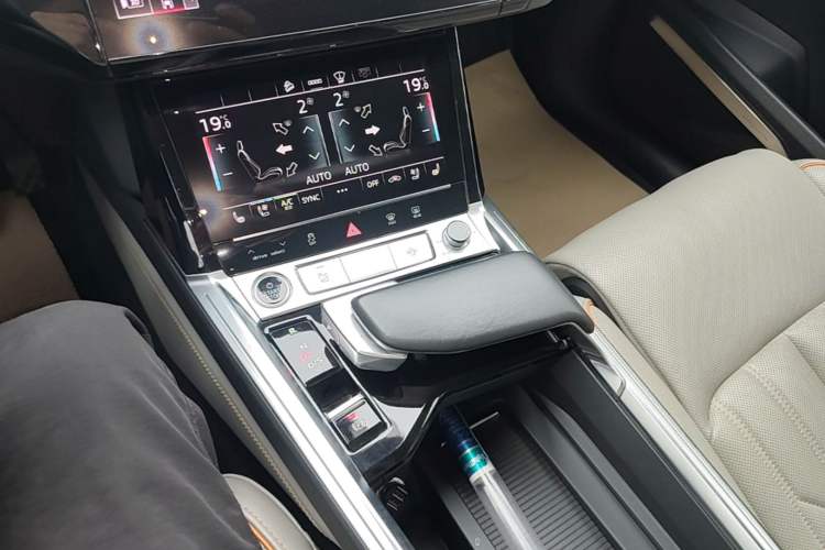 Used Audi e-tron 2021 50 quattro Prestige Edition Gear Lever