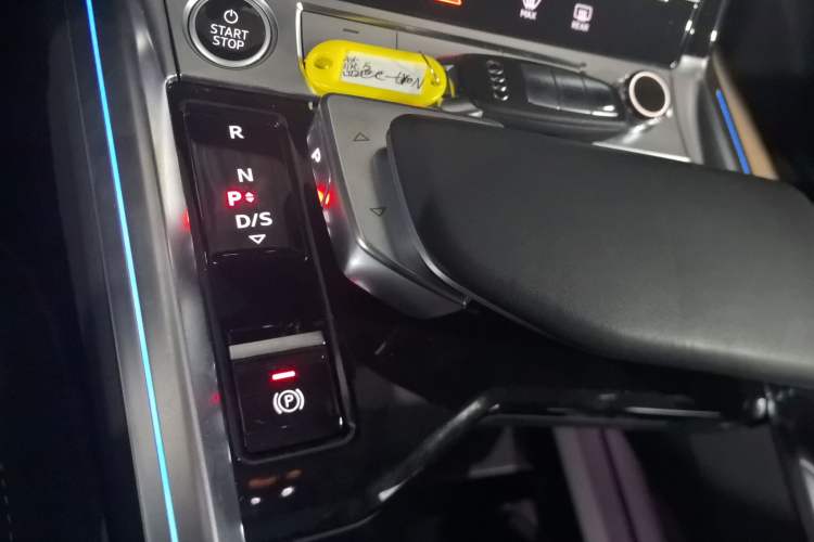 Used Audi e-tron 2021 50 quattro Luxury Edition Gear Lever