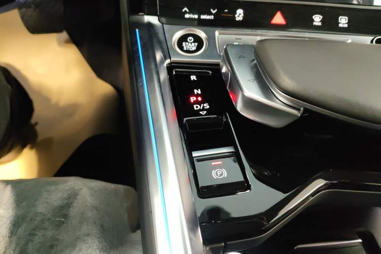 Used Audi e-tron 2021 50 quattro Luxury Edition Gear Lever